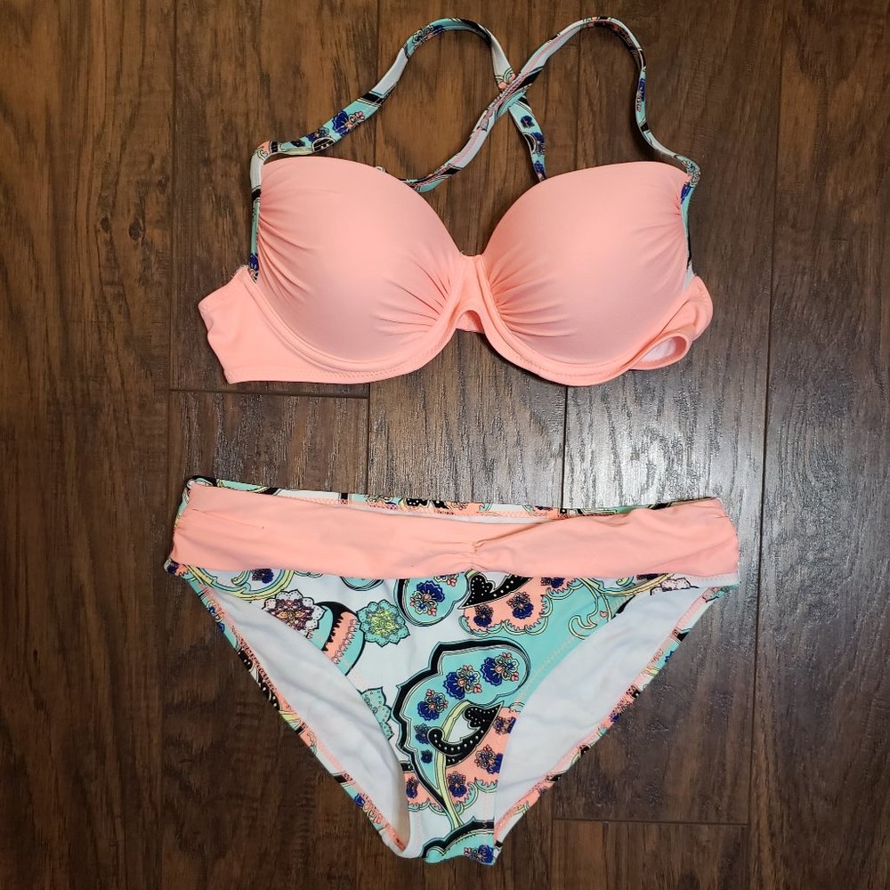 Two Piece beautiful bathing suit!